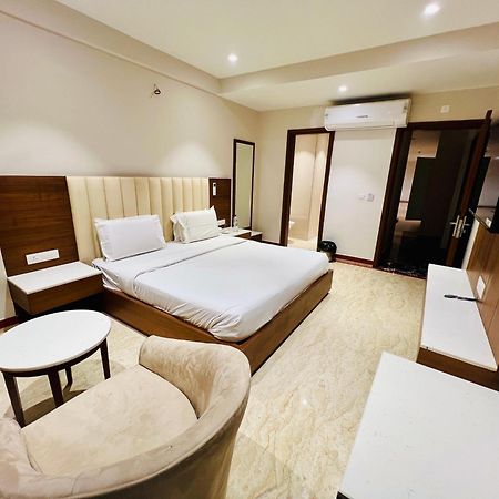 Hotel Bhoomivilas Agra  Bagian luar foto