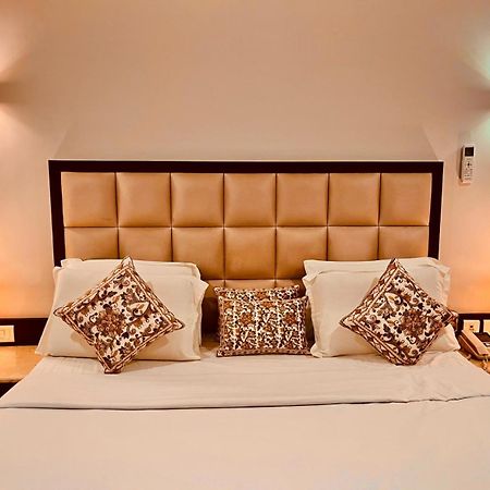 Hotel Bhoomivilas Agra  Bagian luar foto