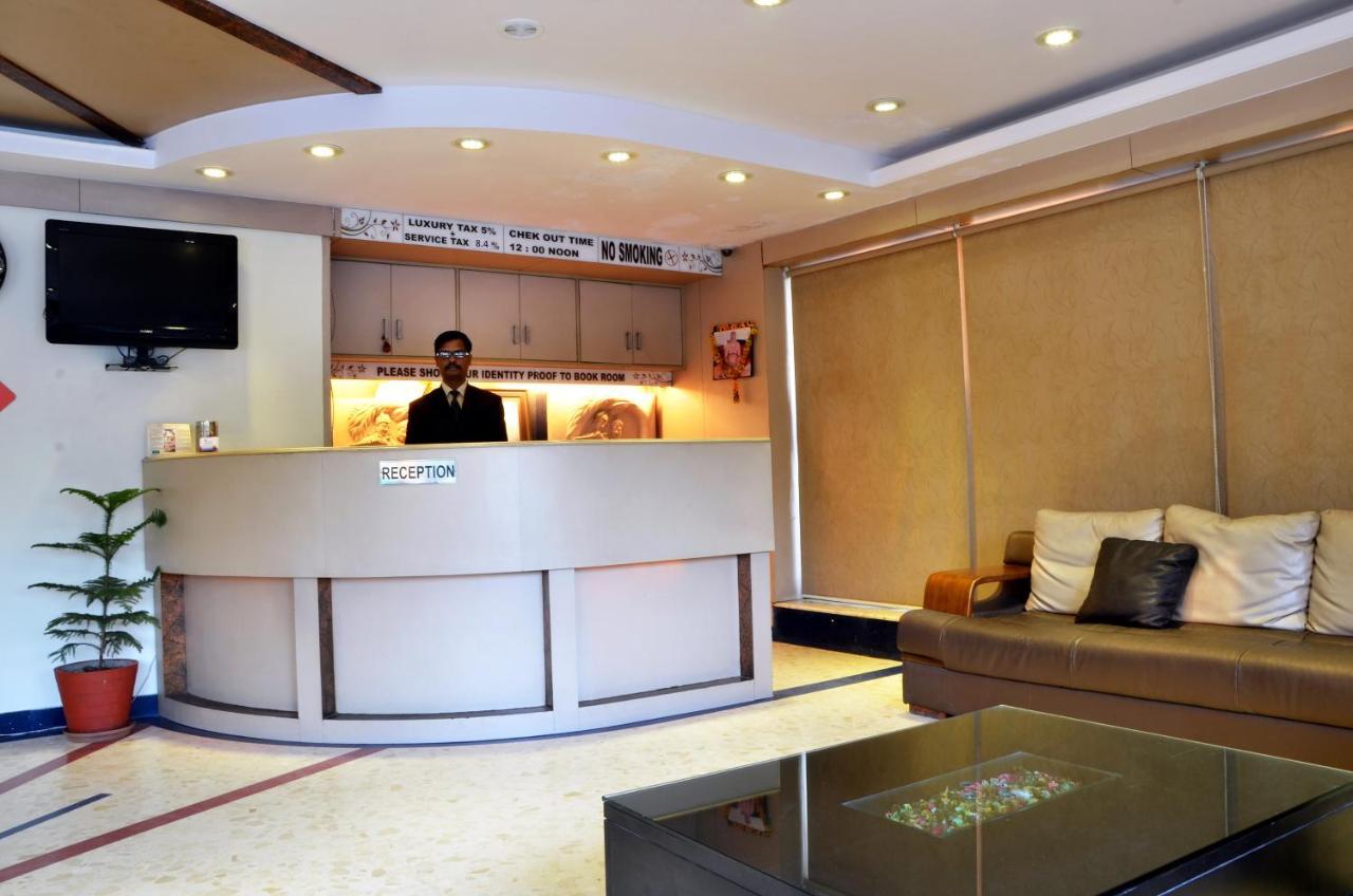 Hotel Bhoomivilas Agra  Bagian luar foto