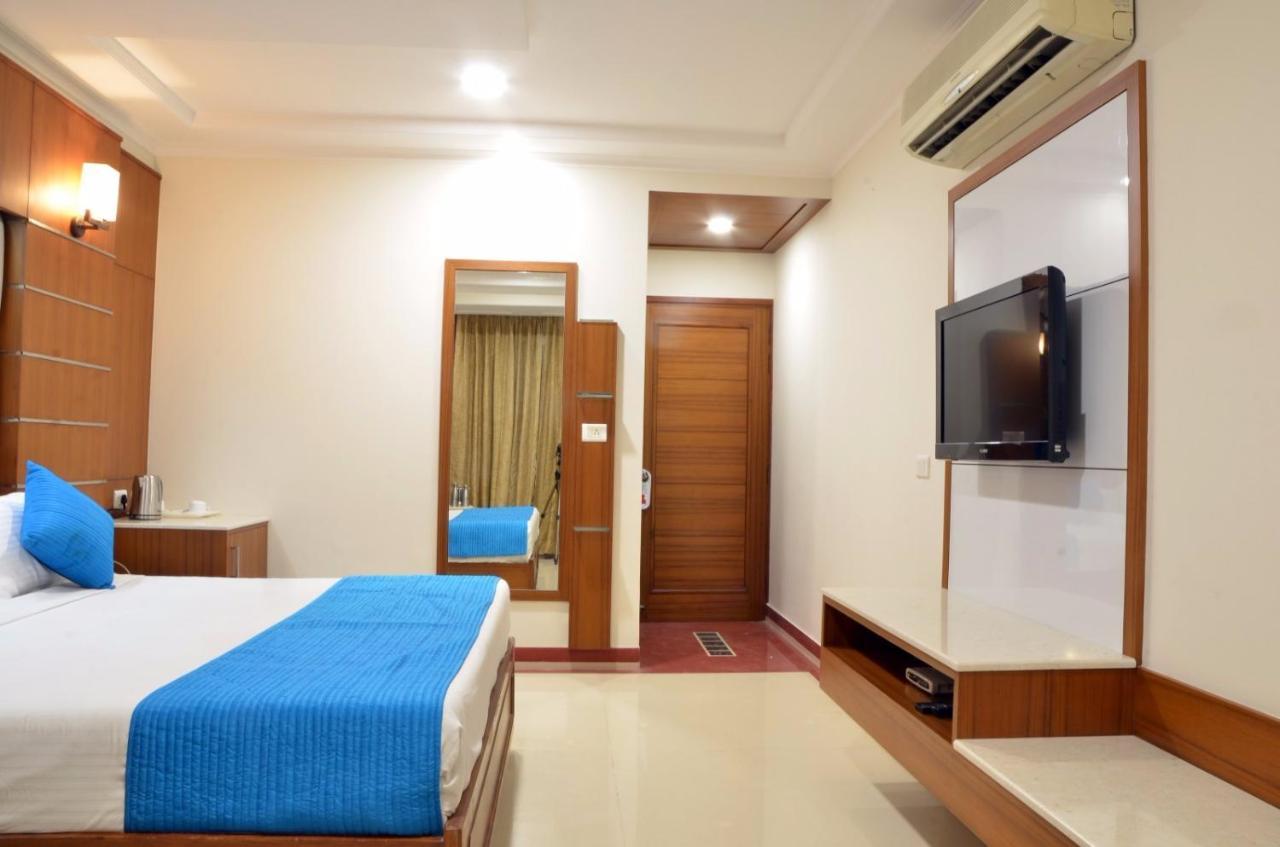 Hotel Bhoomivilas Agra  Bagian luar foto