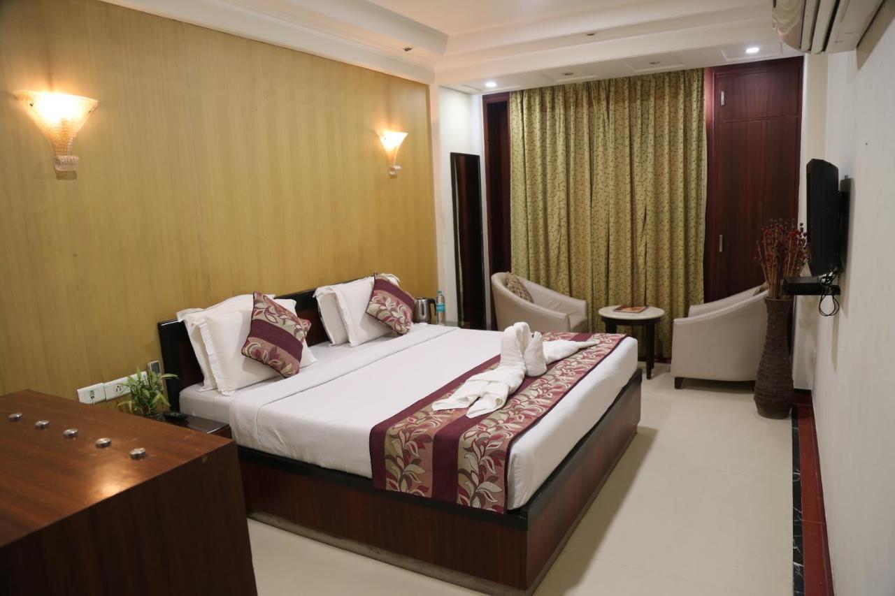 Hotel Bhoomivilas Agra  Bagian luar foto