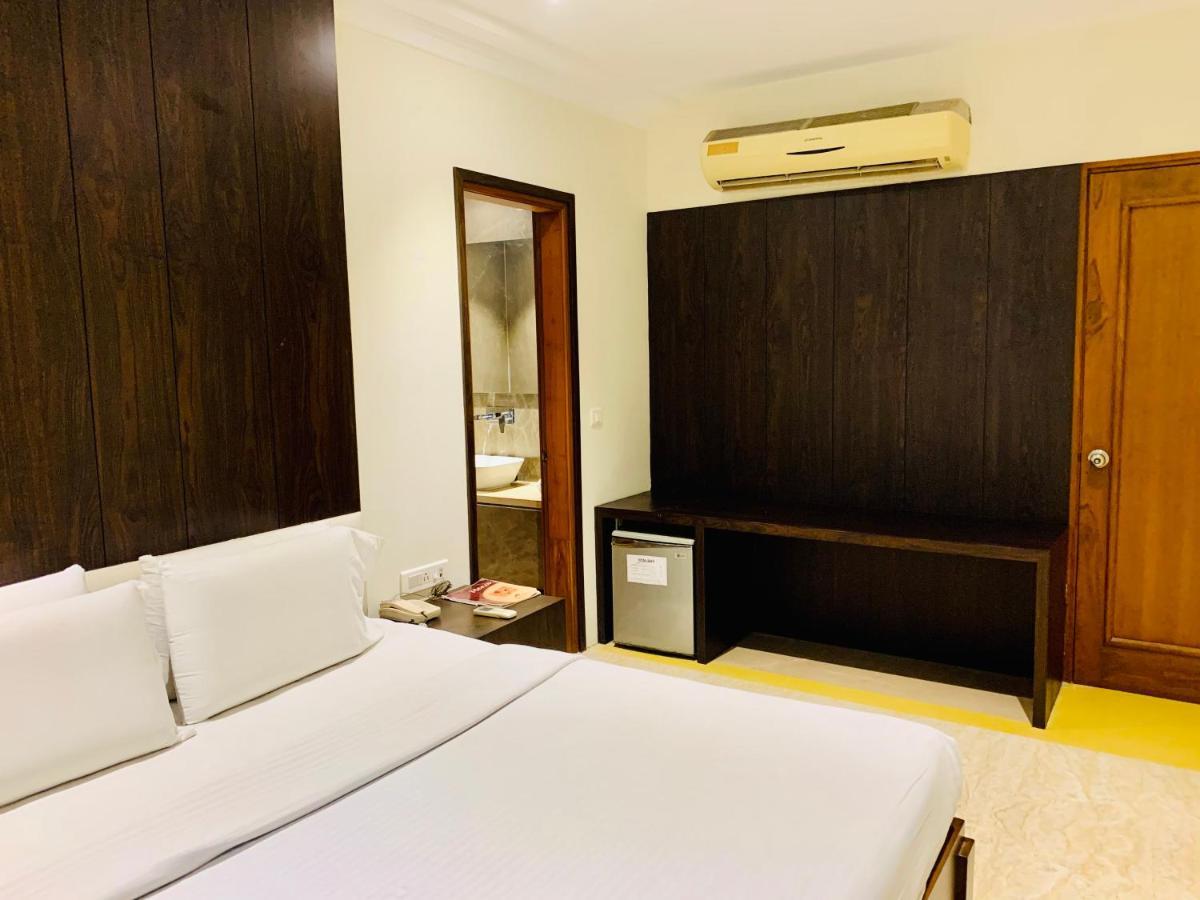 Hotel Bhoomivilas Agra  Bagian luar foto