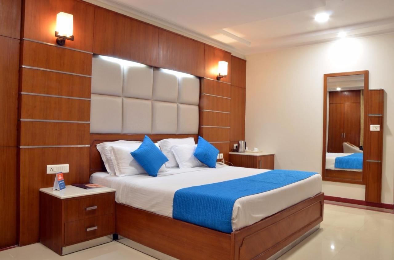 Hotel Bhoomivilas Agra  Bagian luar foto