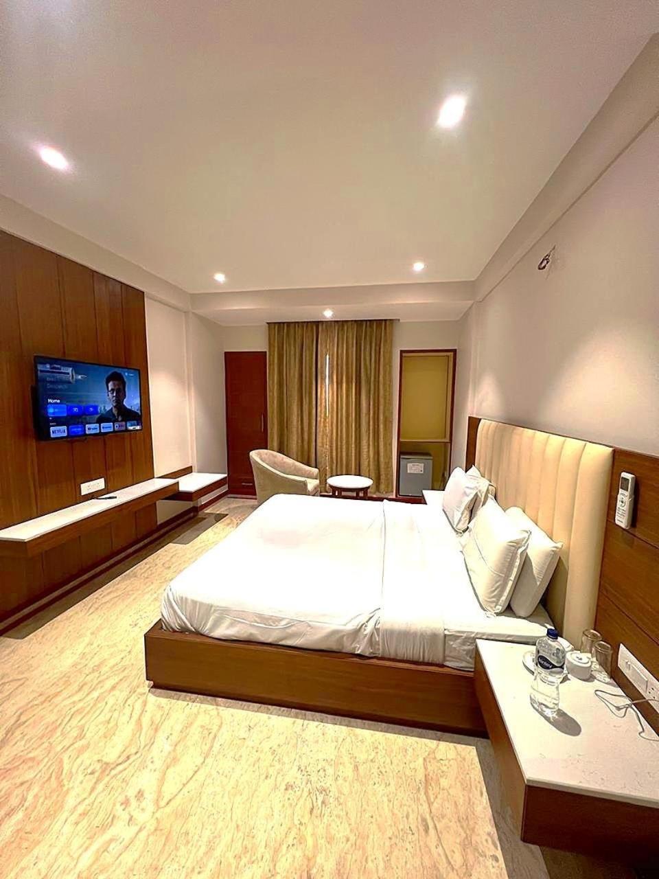 Hotel Bhoomivilas Agra  Bagian luar foto