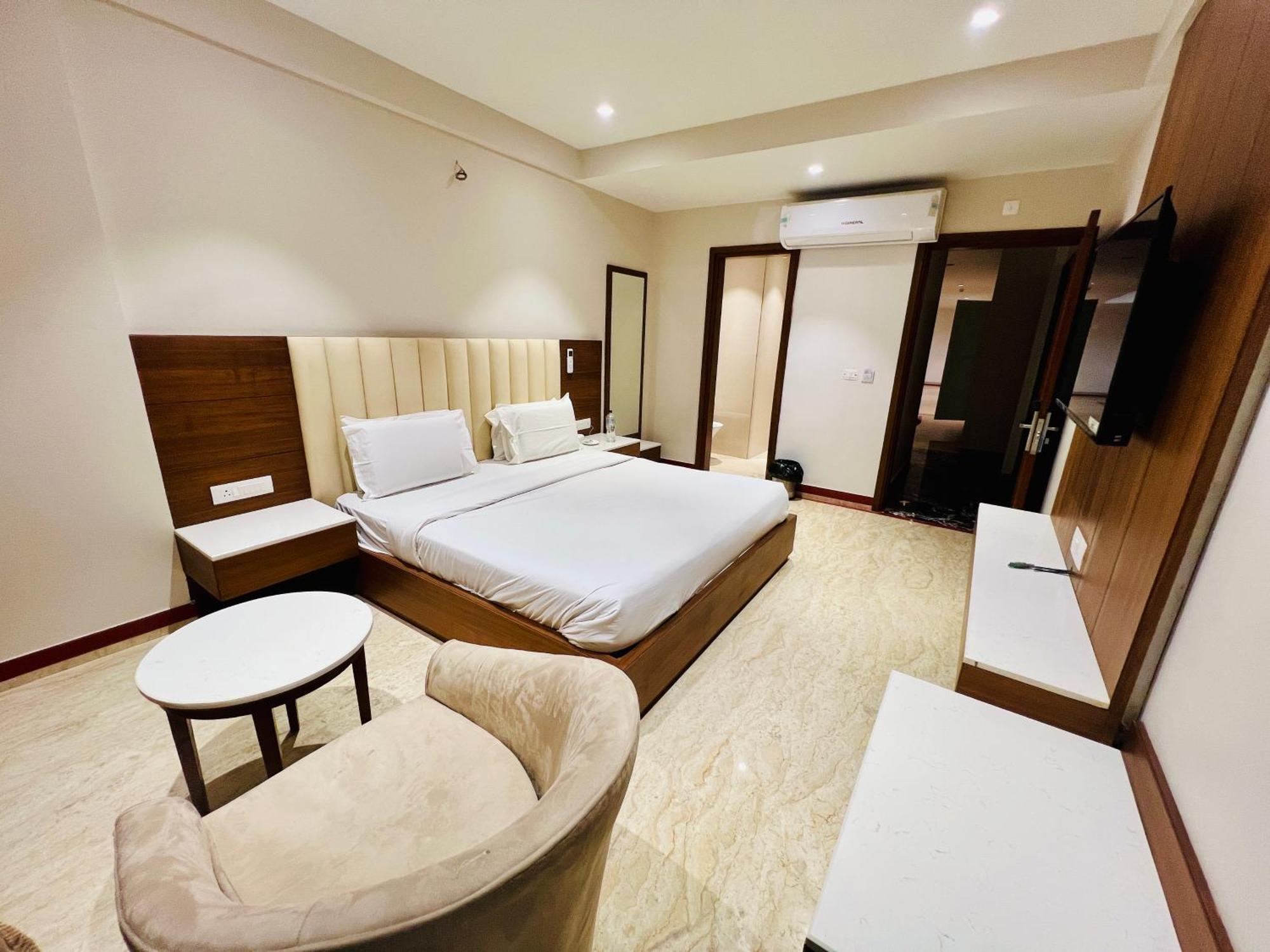 Hotel Bhoomivilas Agra  Bagian luar foto