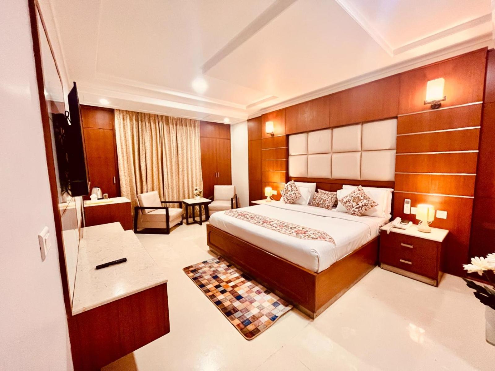 Hotel Bhoomivilas Agra  Bagian luar foto