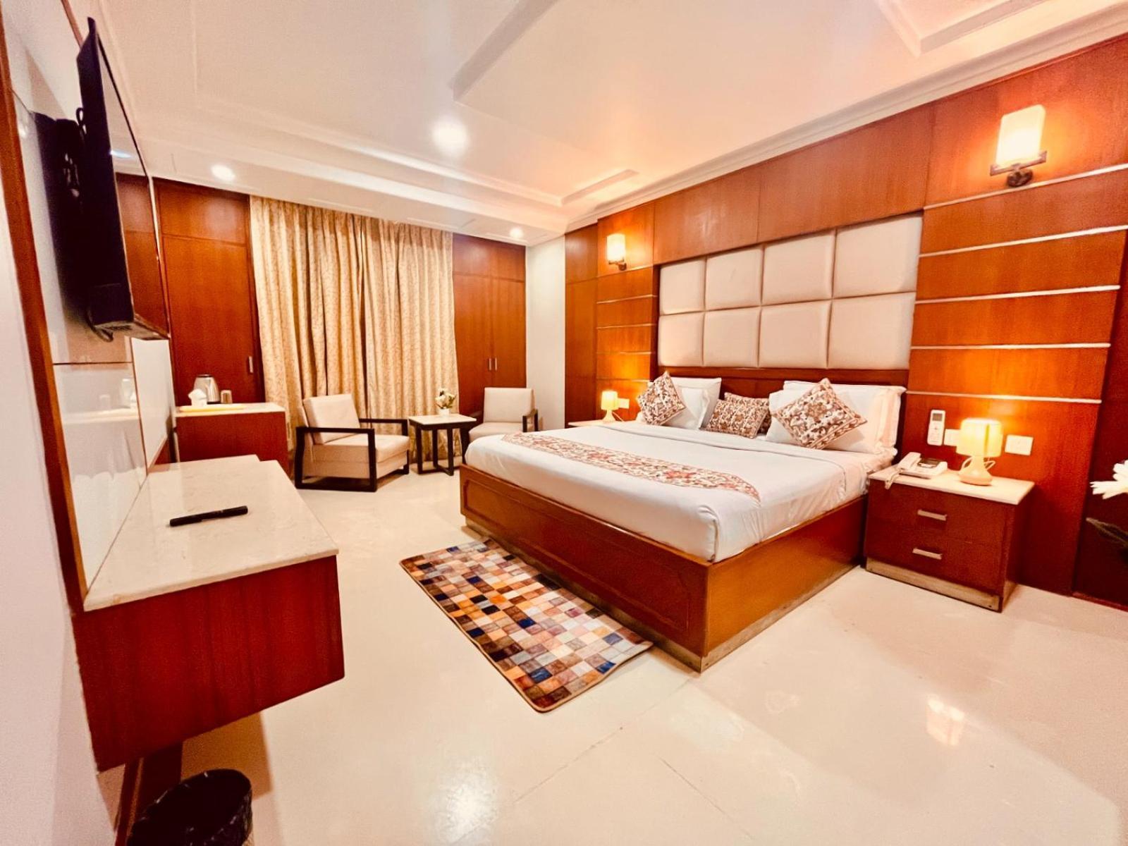 Hotel Bhoomivilas Agra  Bagian luar foto