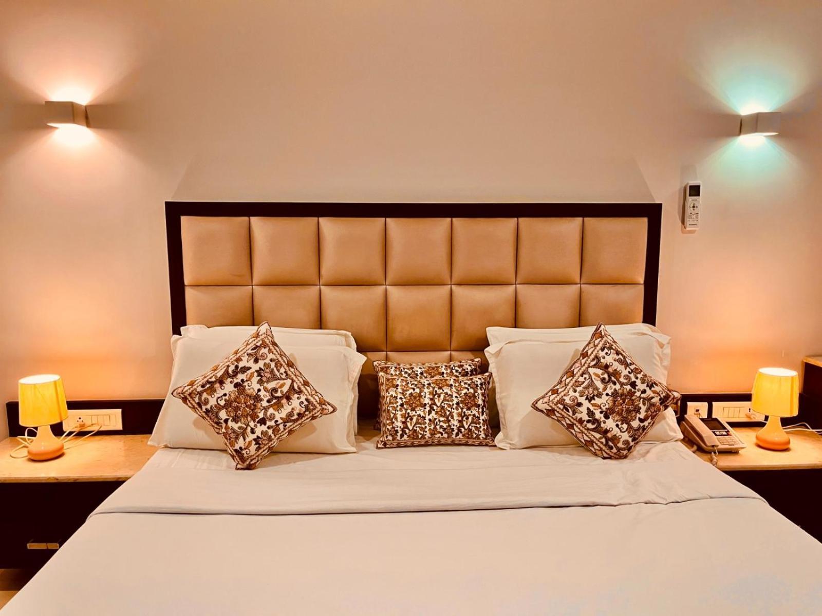 Hotel Bhoomivilas Agra  Bagian luar foto